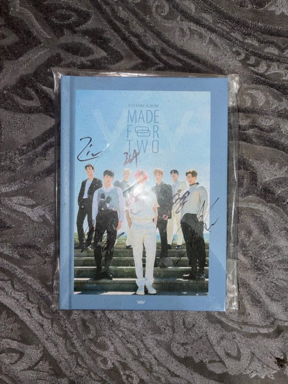 KPOP VAV "Made For Two" 6th Mini Album - Light Blue Autographed Cover